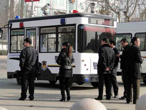 躍迪流動警務室助力人大會議勝利召開現(xiàn)場