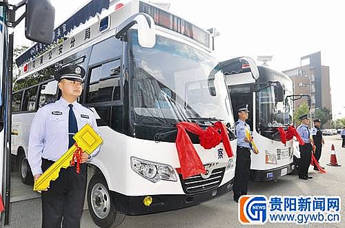 花溪分局訂購(gòu)的躍迪移動(dòng)警務(wù)室、燃油版移動(dòng)警務(wù)室