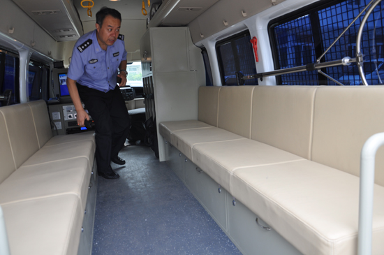 河北秦皇島反恐處突運兵車接車，全力打造平安城區(qū)