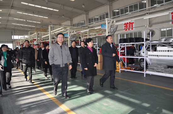 市政協(xié)主席王華清、副市長蔣文紅一行領(lǐng)導到河北新宇宙視察指導