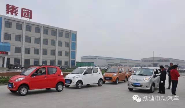 躍迪電動汽車裝車完畢發(fā)往荊州，買躍迪電動汽車可投保，解決您的后顧之憂！