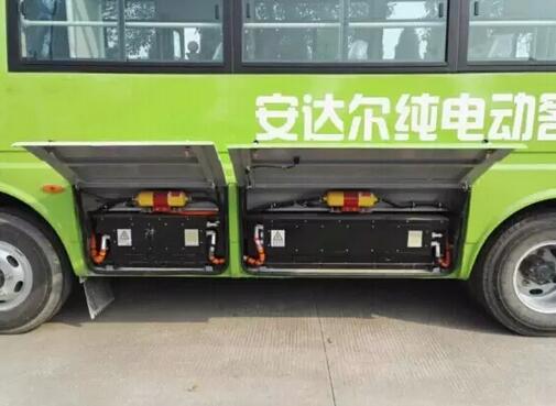 躍迪集團(tuán)旗下安慶安達(dá)爾公司首臺(tái)6.6米純電動(dòng)公交客車(chē)順利下線(xiàn)