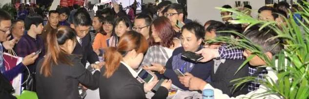 躍迪汽車強勢登錄南京新能源汽車展，引領(lǐng)行業(yè)發(fā)展新軌道