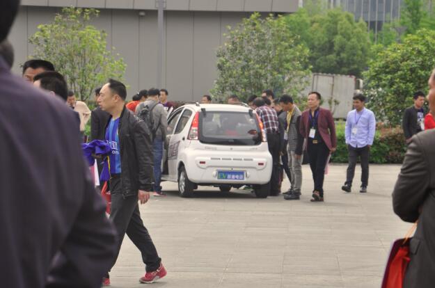 躍迪汽車強勢登錄南京新能源汽車展，引領(lǐng)行業(yè)發(fā)展新軌道