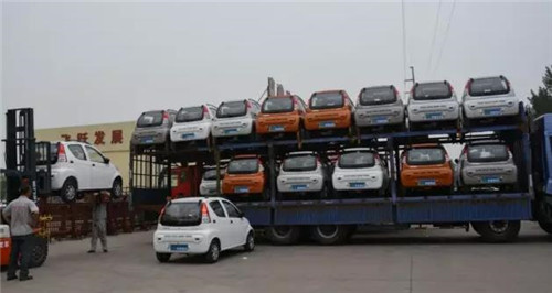 電動轎車