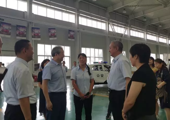 河北省政協(xié)副主席盧曉光，河北省委統(tǒng)戰(zhàn)部副部長、省工商聯(lián)黨組書記郭翠朵率調(diào)研組到躍迪集團(tuán)開展重點(diǎn)提案督辦調(diào)研