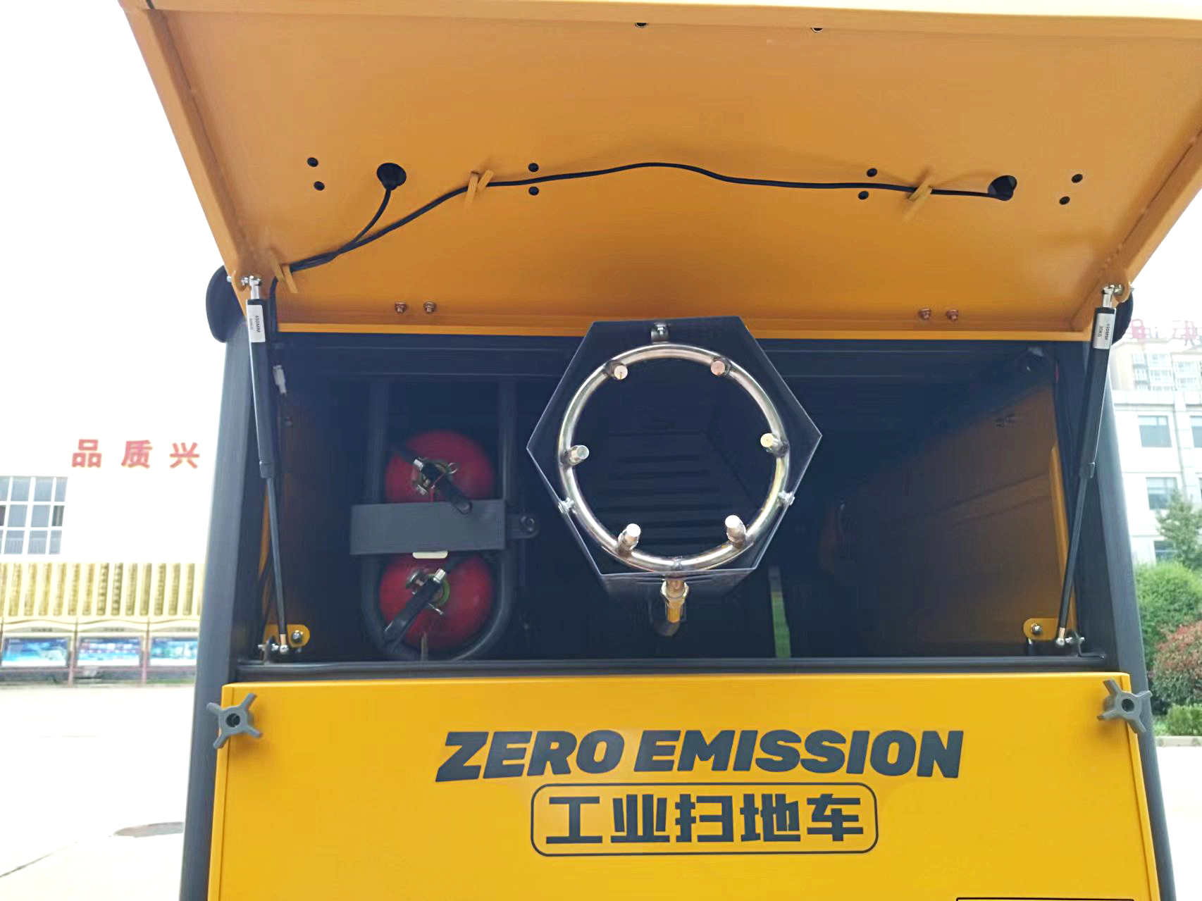 強(qiáng)力吸塵，高效清掃-躍迪小型清掃車