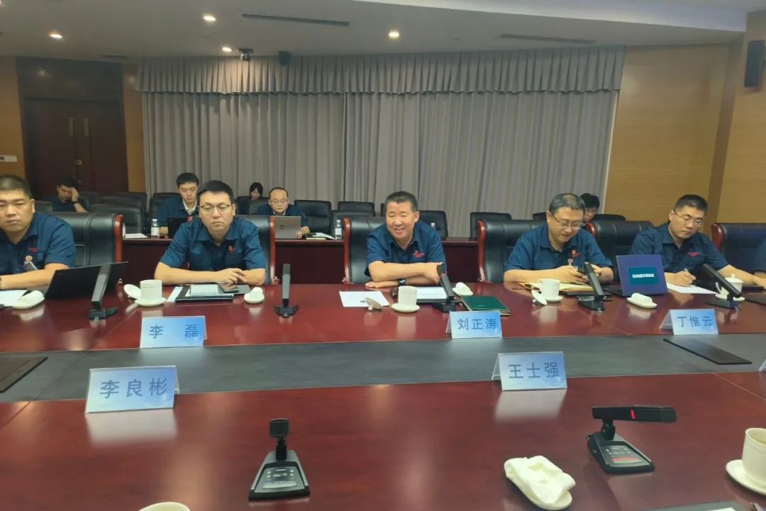 鋰業(yè)巨頭贛鋒鋰業(yè)董事長李良彬、躍迪集團董事長呂洪濤聯(lián)袂造訪中國重汽，與劉正濤董事長洽談新能源領(lǐng)域合作前景